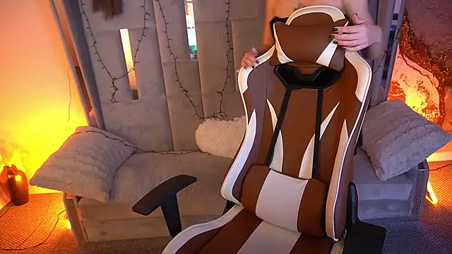 VixenMuse online show from April 12, 7:52 pm