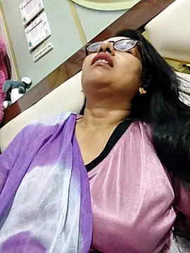 Vanshika1432 online show from October 17, 5:48 pm