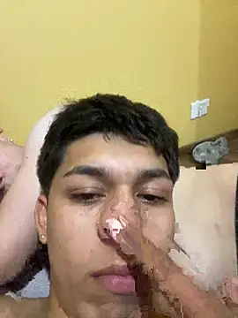 Snapshot of Gayunidos chatting on March 19, 3:43 am Gayunidos online show from March 19, 3:43 am