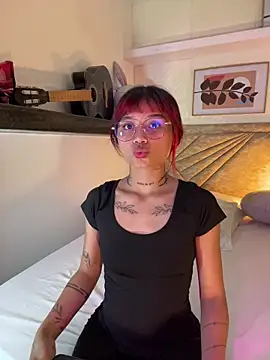 Emma duff online show from April 4, 7:22 pm