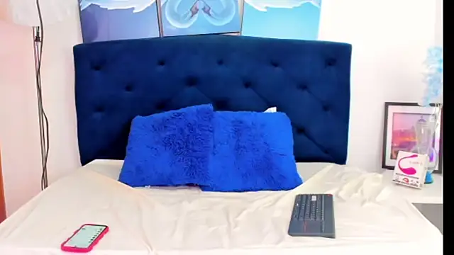 Scarlett Glows1 online show from April 21, 7:06 pm