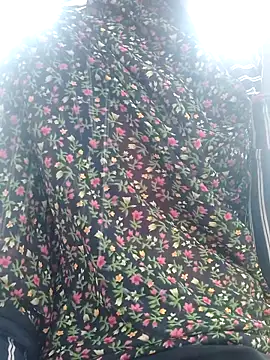 Snapshot of M-MAYA chatting on November 9, 8:34 am M-MAYA online show from November 9, 8:34 am