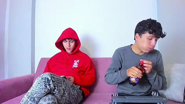 hoot booys  online show from April 8, 9:15 pm