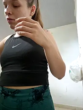 bambiluly online show from November 4, 5:23 pm