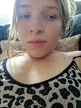 bambiluly online show from November 11, 8:09 pm