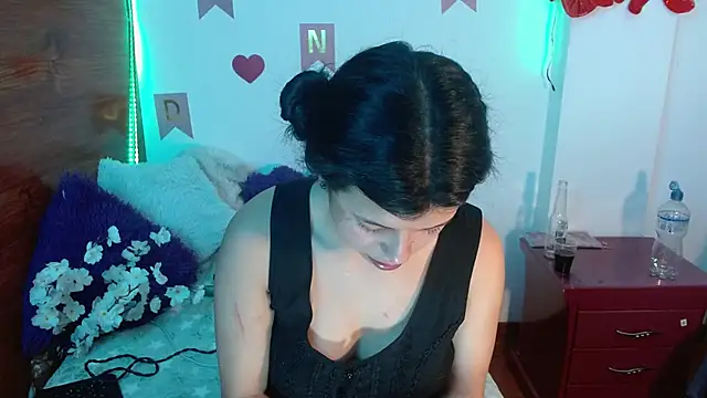 petite coral online show from December 1, 4:34 pm