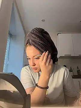 Snapshot of EvaHaris__ chatting on October 25, 8:55 am EvaHaris   online show from October 25, 8:55 am