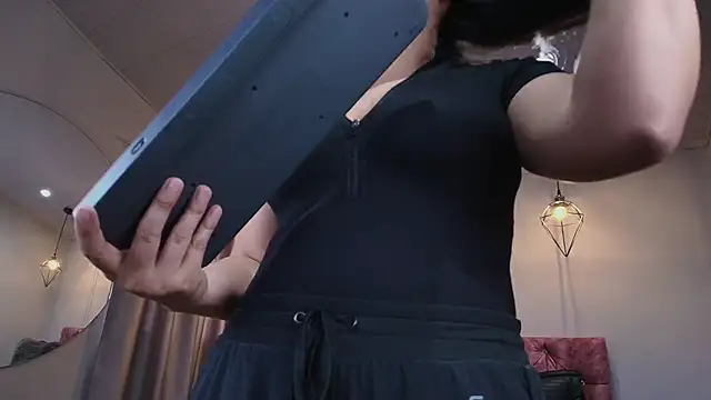 ivy bonnie online show from November 21, 12:15 pm