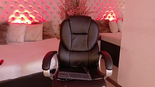 KathiaLuxe online show from December 5, 2:47 pm