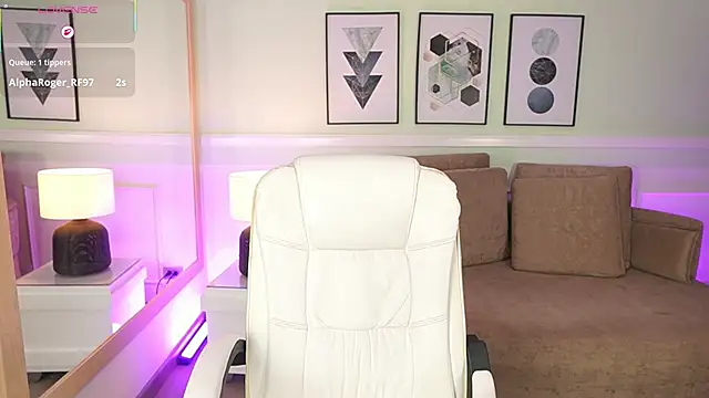 EmilyTurneer online show from March 28, 7:19 am