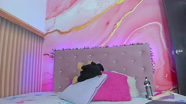 mia  blaze   online show from October 31, 3:29 am