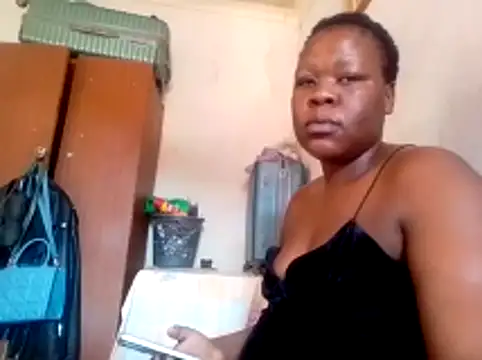 Snapshot of Roronae chatting on February 14, 7:49 am Roronae online show from February 14, 7:49 am