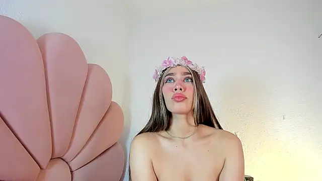 Snapshot of madeliin_clerk chatting on March 4, 3:51 pm madeliin clerk online show from March 4, 3:51 pm