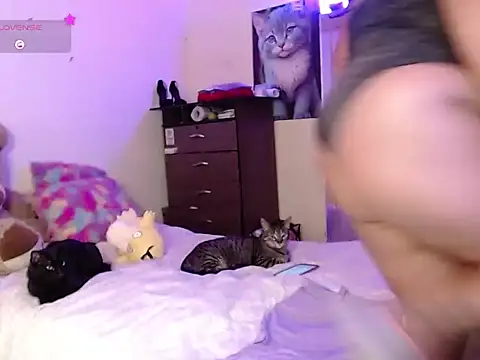 yvonne jlove online show from October 31, 1:28 am