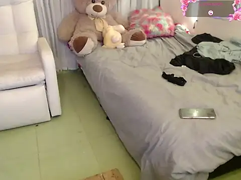 yvonne jlove online show from December 3, 2:52 am