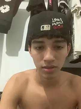 Snapshot of Alex_king17 chatting on June 1, 5:31 am Alex king17 online show from June 1, 5:31 am