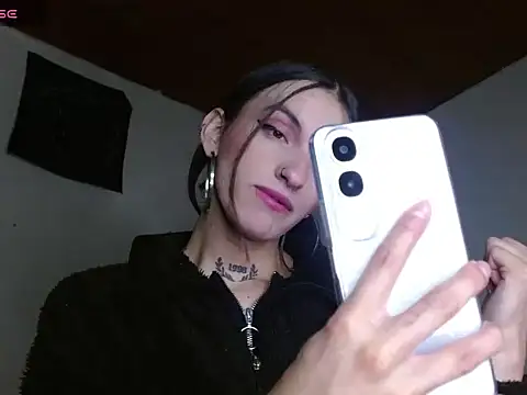 Snapshot of Scarlett_crastrawberry chatting on April 24, 1:08 am Scarlett crastrawberry online show from April 24, 1:08 am