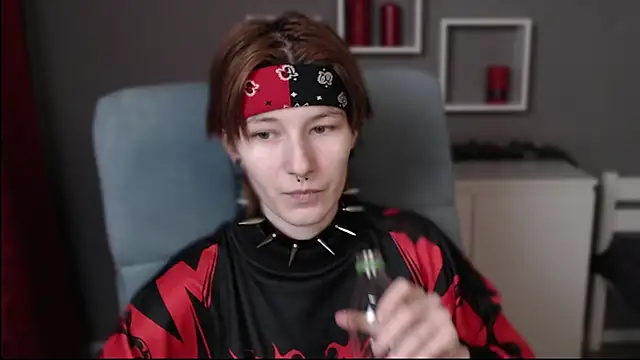 guitarandangell online show from December 17, 6:25 pm