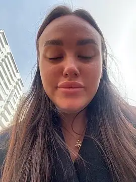 KiraSunshine online show from April 5, 6:10 am