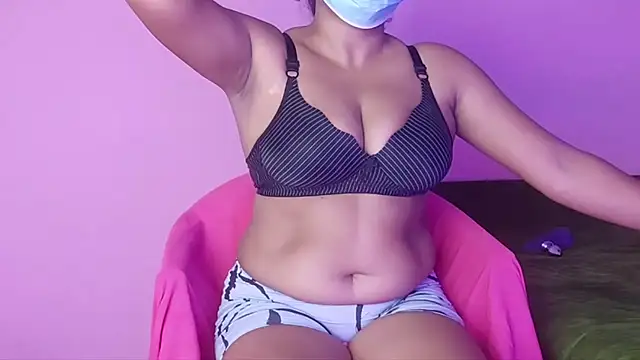 Snapshot of SL_queen1 chatting on April 8, 10:04 am SL queen1 online show from April 8, 10:04 am