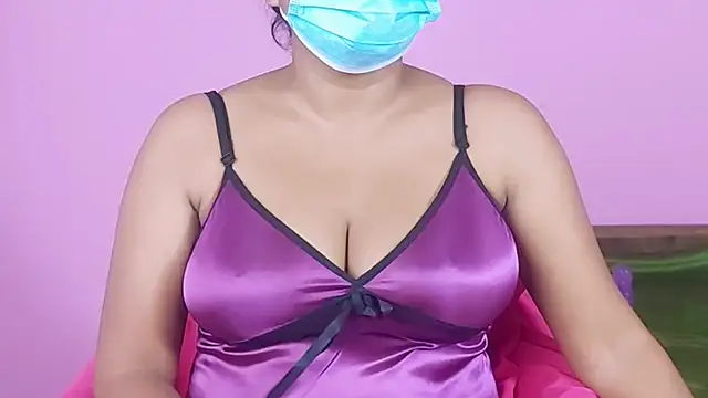 Snapshot of SL_queen1 chatting on April 17, 4:21 pm SL queen1 online show from April 17, 4:21 pm