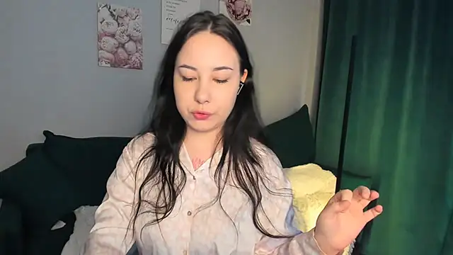 Snapshot of AU_RO_RA chatting on October 20, 9:32 am AU RO RA online show from October 20, 9:32 am