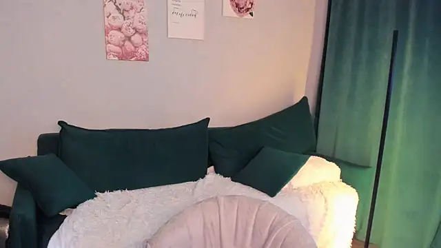 Snapshot of AU_RO_RA chatting on October 29, 9:44 am AU RO RA online show from October 29, 9:44 am