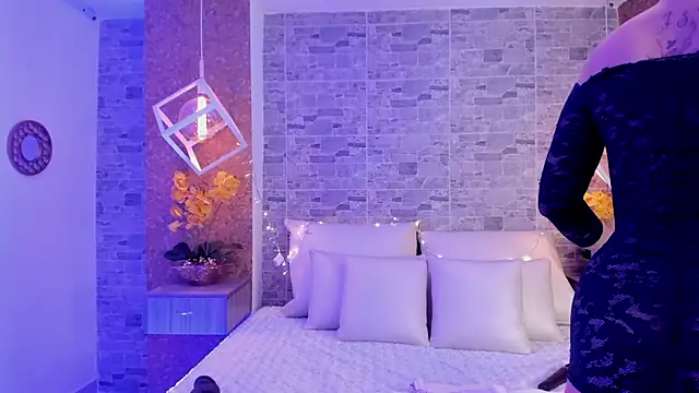 Catalina-Thompson online show from November 14, 12:15 pm