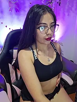 Snapshot of chloebrownn03 chatting on May 2, 5:23 am chloebrownn03 online show from May 2, 5:23 am