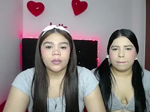 Snapshot of 2moons_full_of_love chatting on February 17, 5:26 am 2moons full of love online show from February 17, 5:26 am