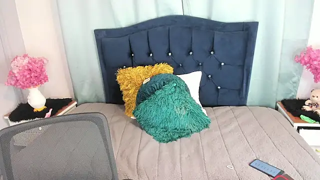 Inaya Khalifa online show from January 9, 1:19 am