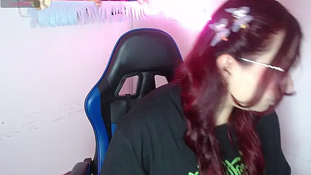 littlee red online show from November 25, 9:04 pm