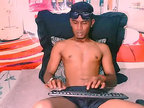 IndianThuggin online show from November 4, 4:50 pm