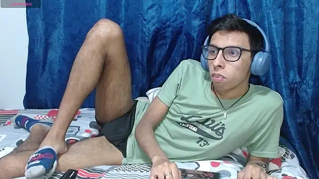 DavTwink3100 online show from April 11, 1:21 am