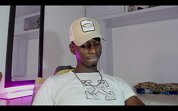 Snapshot of Black_Paradice chatting on June 10, 9:46 pm Black Paradice online show from June 10, 9:46 pm