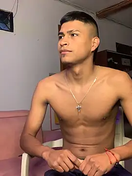 Snapshot of Emiliano_Reyes chatting on July 7, 7:23 am Emiliano Reyes online show from July 7, 7:23 am