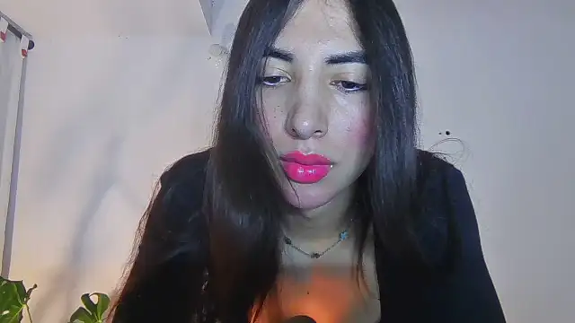 Snapshot of valeriahornier chatting on July 8, 1:43 am valeriahornier online show from July 8, 1:43 am