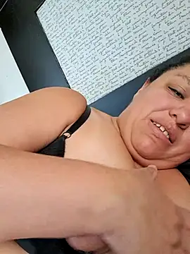 Alondrabb80 online show from December 2, 9:43 pm