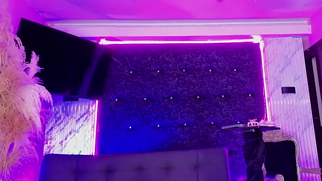 Queens Wonders Blonders online show from February 23, 4:26 pm