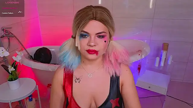 Miss Delia online show from October 31, 2:12 am