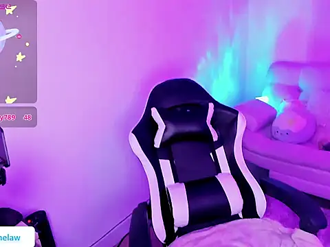 Snapshot of Anthonelaa_444 chatting on December 19, 12:39 am Anthonelaa 444 online show from December 19, 12:39 am