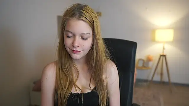 Snapshot of lisa_mccoy_ chatting on February 16, 6:59 pm lisa mccoy online show from February 16, 6:59 pm