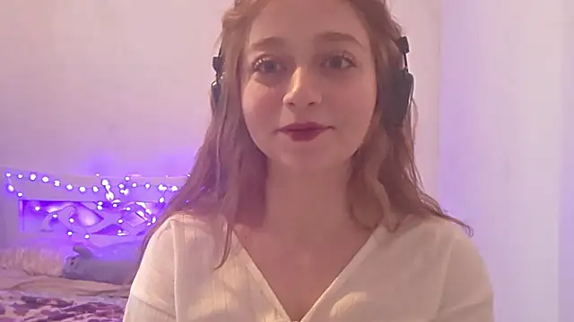 Snapshot of MayaMaer chatting on October 20, 1:11 pm MayaMaer online show from October 20, 1:11 pm