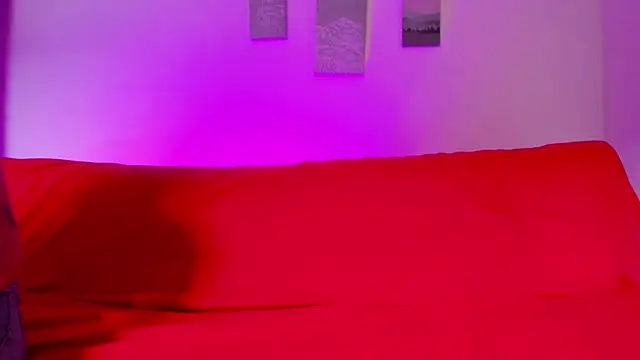 Snapshot of Nikki__uwu chatting on July 8, 8:46 pm Nikki uwu online show from July 8, 8:46 pm