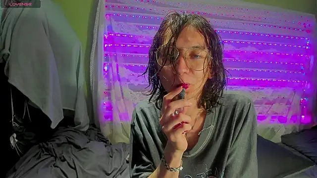 najimi uwu online show from November 9, 9:13 pm