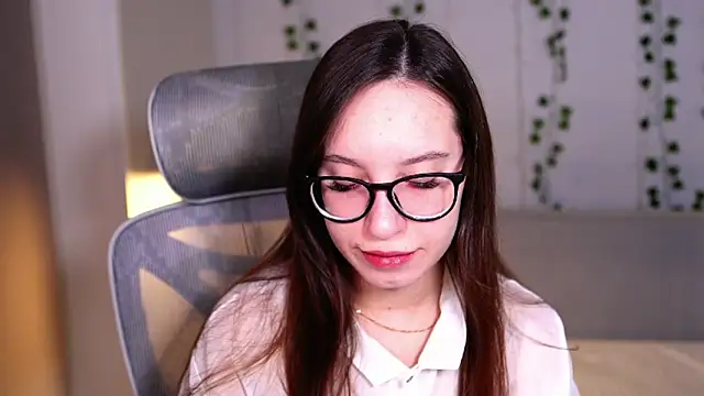 WhyEmmyCry online show from February 8, 5:22 am