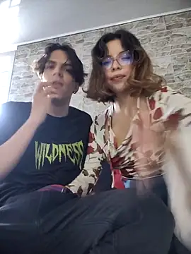 Snapshot of ScaraAndTomy chatting on April 17, 7:39 pm ScaraAndTomy online show from April 17, 7:39 pm
