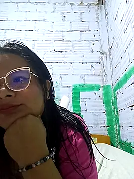 Snapshot of celeste122595 chatting on May 14, 2:40 am celeste122595 online show from May 14, 2:40 am
