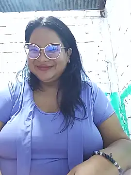 Snapshot of celeste122595 chatting on May 27, 3:20 pm celeste122595 online show from May 27, 3:20 pm