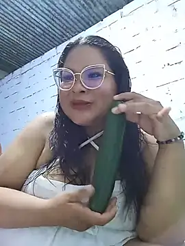 Snapshot of celeste122595 chatting on June 5, 3:35 am celeste122595 online show from June 5, 3:35 am